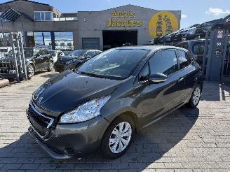 Auto incidentate Peugeot 208 1.4 HDI 2013/3