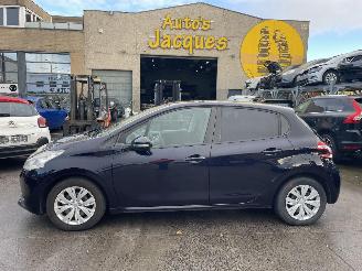 skadebil auto Peugeot 208 1.2I 2014/1