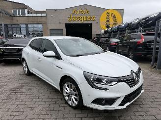 skadebil auto Renault Mégane 1.2 MOTOR PROBLEM 2015/12