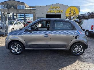 Vaurioauto  passenger cars Renault Twingo EDITION ONE 2019/9