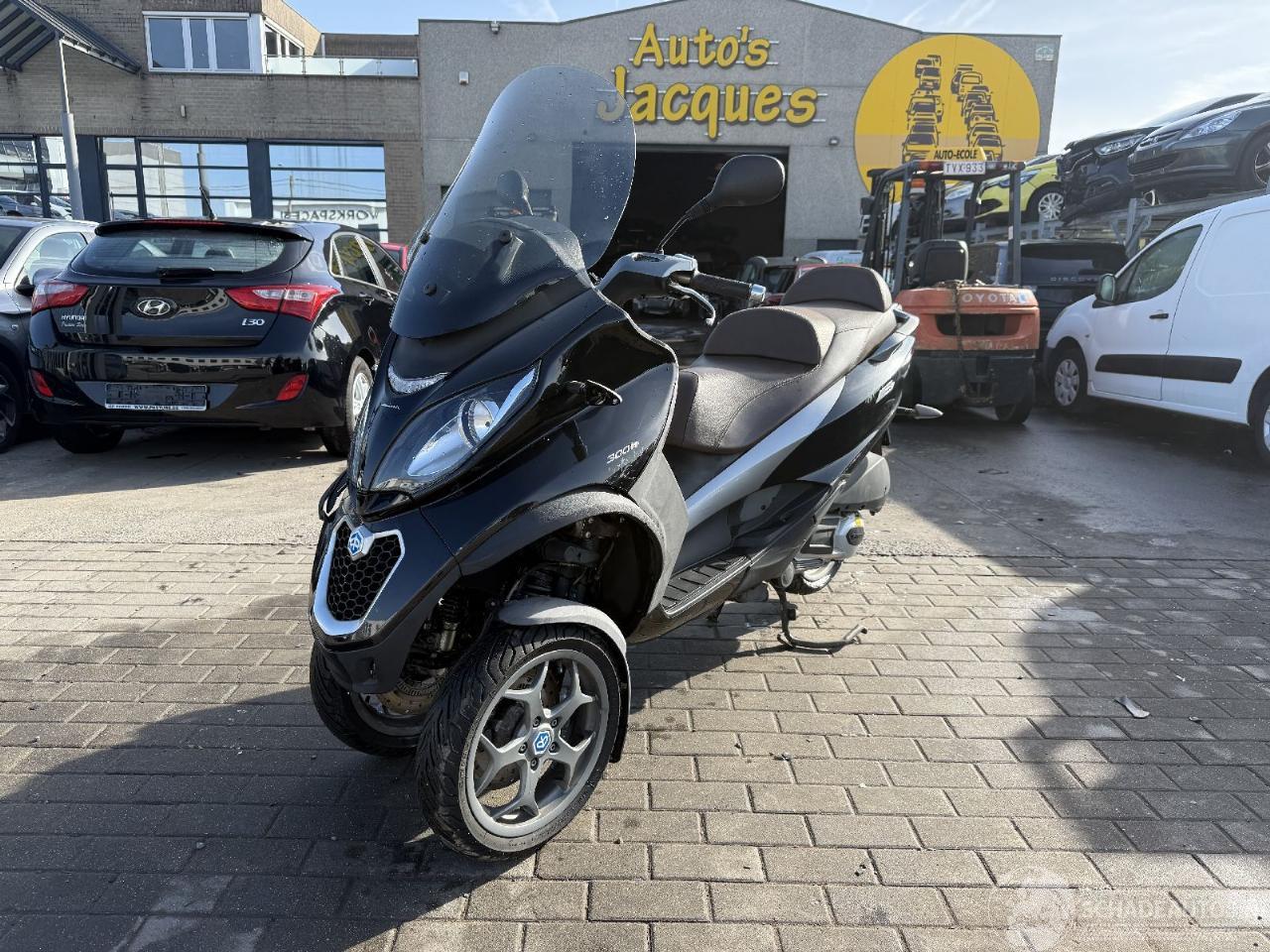 Piaggio MP3 300 300 CC / MOTO