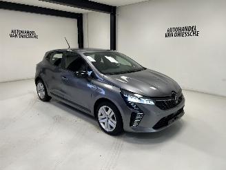 krockskadad bil auto Renault Clio  2024/10