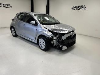 skadebil auto Toyota Yaris HYBRIDE 2022/9
