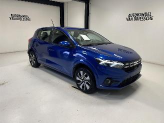krockskadad bil auto Dacia Sandero  2025/4