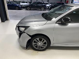 Peugeot 208  picture 7