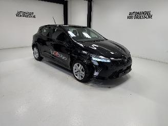 krockskadad bil auto Renault Clio  2025/2