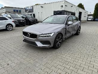 uszkodzony samochody osobowe Volvo V-60 Volvo V60 B4 Kombi Core MildHybrid 2025/6