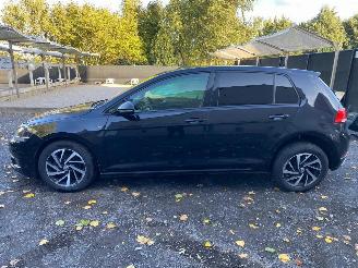 Schadeauto Volkswagen Golf COMFORTLINE 2018/10