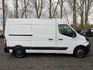 krockskadad bil bedrijf Opel Movano 2.3 D 2021/3