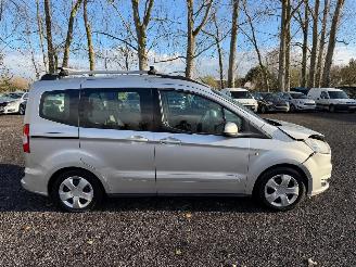 Voiture accidenté Ford Tourneo Custom TOURNEO COURIER TREN 2015/1