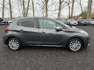 Peugeot 208 ALLURE picture 1