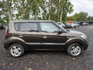 damaged passenger cars Kia Soul PLUG 2010/1