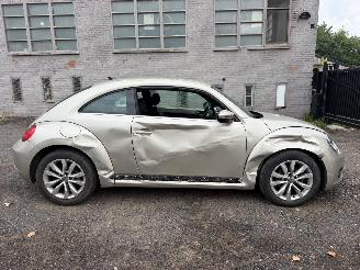 Unfallwagen Volkswagen Beetle DESIGN 2016/8