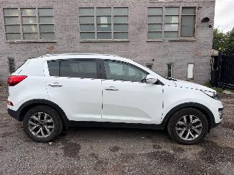 damaged passenger cars Kia Sportage 1.7 D 2015/12