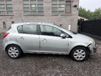 skadebil auto Opel Corsa EDITION 2013/8