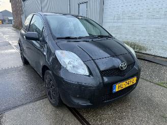 skadebil auto Toyota Yaris 1.0 VVTi Access Airco 2011/8