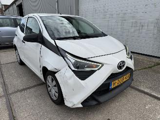 Vaurioauto  passenger cars Toyota Aygo 1.0 VVT-i 2019/1