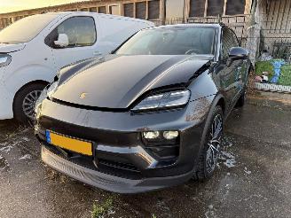 damaged passenger cars Porsche Macan 4 100kWh Pano Bose 2024/10