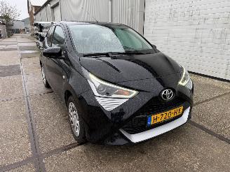 Voiture accidenté Toyota Aygo 1.0 VVT-i X-Play 2020/6