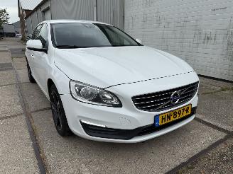 skadebil auto Volvo V-60 2.0 D2 R-Design Automaat 2015/11