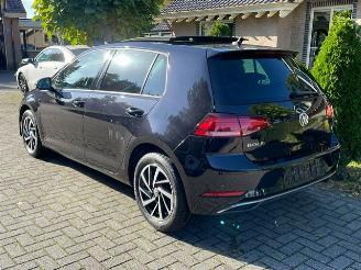 Volkswagen Golf 1.0 TSI Comfortline PANO NAVI CAMERA picture 3