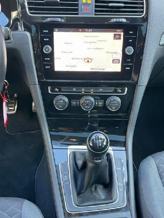 Volkswagen Golf 1.0 TSI Comfortline PANO NAVI CAMERA picture 11