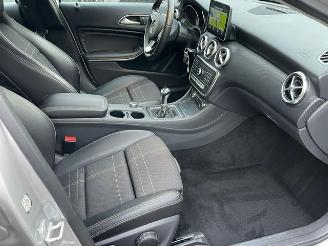 Mercedes A-klasse 180 URBAN AUTO NAVI PDC picture 9