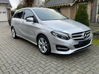skadebil auto Mercedes B-klasse 180 d AUTOMAAT NAVI PDC 2015/11