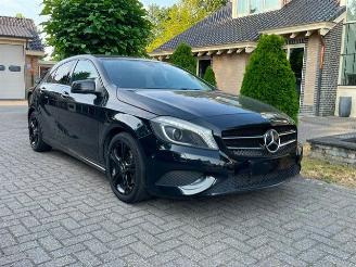 Damaged car Mercedes A-klasse 200 URBAN NAVI PDC BI XENON 2014/3