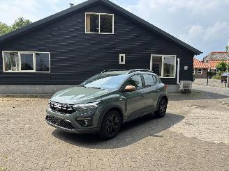 krockskadad bil auto Dacia Sandero STEPWAY EXTREEM 110 PK CLIMA CAMERA LED CRUISE PDC B.J 02-2024 2024/2
