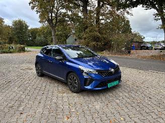 krockskadad bil auto Renault Clio TECHNO SPORT NAVi CLIMA CAMERA LED VIRT DASH B.J 05-2025 2025/5