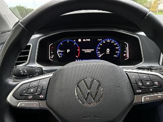 Volkswagen T-Roc 2.0 TDI AUTOMAAT 150 PK STYLE NAVI CLIMA CAMERA LED picture 18
