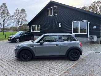 Mini One EDITION CLIMA ABS PDC STOELVERWARMING B.J 11-2018 Schroefschade picture 6