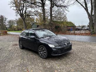 Schadeauto Volkswagen Golf 8 PANORAMADAK 1.5 STYLE 130 PK NAVI CLIMA VIRT DASH 18 INCH B.J 2023 2023/4