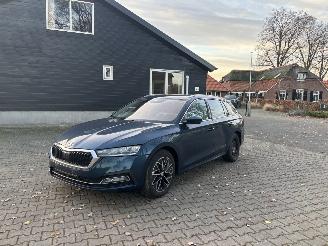 uszkodzony samochody osobowe Skoda Octavia AUTOMAAT HYBRIDE NAVI CLIMA VIRT DASH CAMERA TREKHAAK LED B.J 12-2024 2024/12