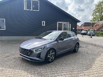 Voiture accidenté Hyundai I-20 AUTOMAAT 100 PK PREMIUM SPORT BOSE NAVI CLIMA CAMERA LED B.J 12-2024 2024/12