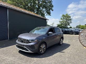 Schadeauto Volkswagen T-Cross AUTOMAAT 116 PK NAVI CLIMA CAMERA LED B.J 06-2024 FACELIFT 2024/6