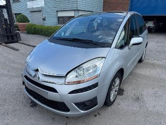 damaged passenger cars Citroën C4 PICASSO 2010/10