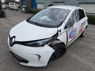 Vaurioauto  passenger cars Renault Zoé  2016/1