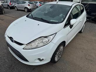 Damaged car Ford Fiesta TITANIUM 2011/1