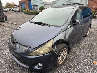 krockskadad bil auto Mitsubishi Grandis  2005/9