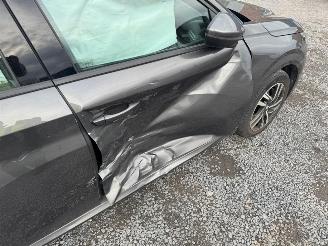 Peugeot 208  picture 10