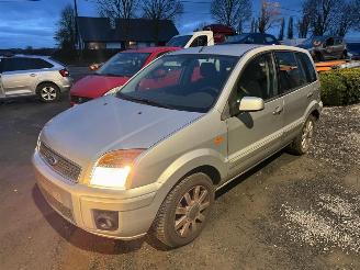 uszkodzony samochody osobowe Ford Fusion TREND 2012/2