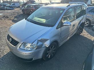 Vrakbiler auto Volkswagen Touran  2006/6