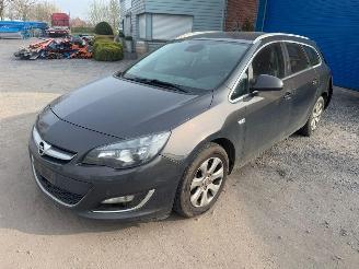 skadebil motor Opel Astra J  COSMO 2014/1