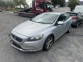 damaged passenger cars Volvo V-40 V 40 KINETIC 2014/6
