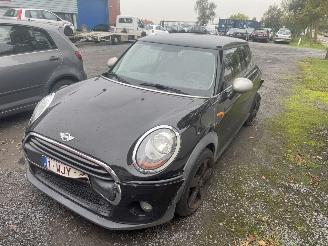 krockskadad bil auto Mini One D 2016/8
