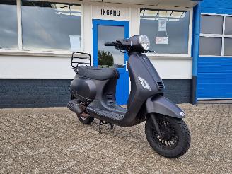 uszkodzony skutery GTS  DJJD CASHMERE 2025/9