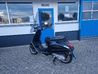 Vespa  SPRINT 25KM picture 9