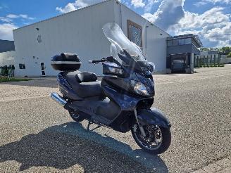 krockskadad bil bromfiets Suzuki  AN 650 BURGMAN EXECUTIVE 2012/8
